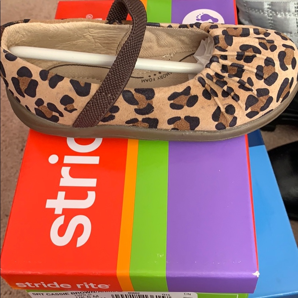 Stride rite cheetah flats size 6.5 toddler girls
